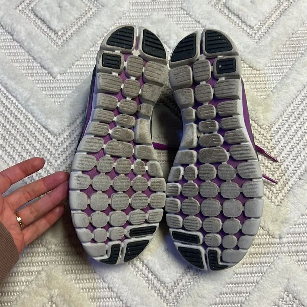 NIKE Tennis Shoes - Picture 8 of 9
